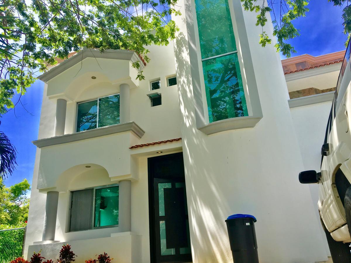 לינה וארוחת בוקר פלאייה דל כרמן Esquina De La Felicidad De Playacar מראה חיצוני תמונה